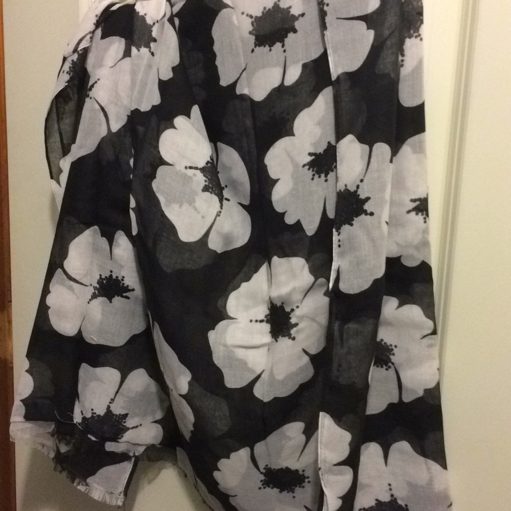 White poppy print avenue scarf